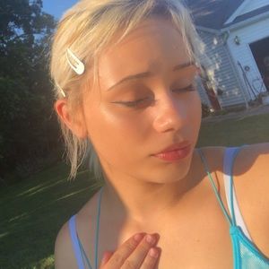 Meet your Posher, Angelia